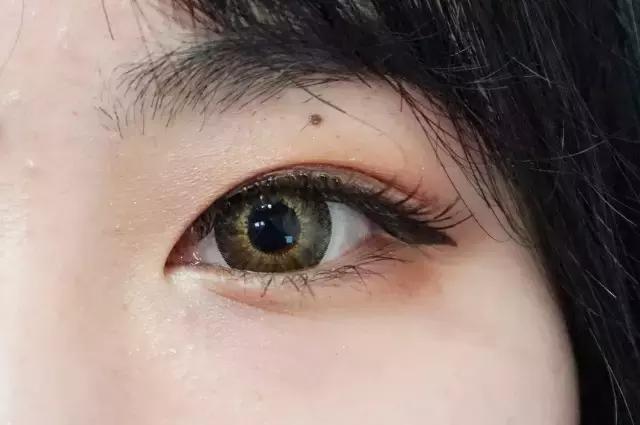 怎么样贴假睫毛才是正确的,贴假睫毛原来如此简单