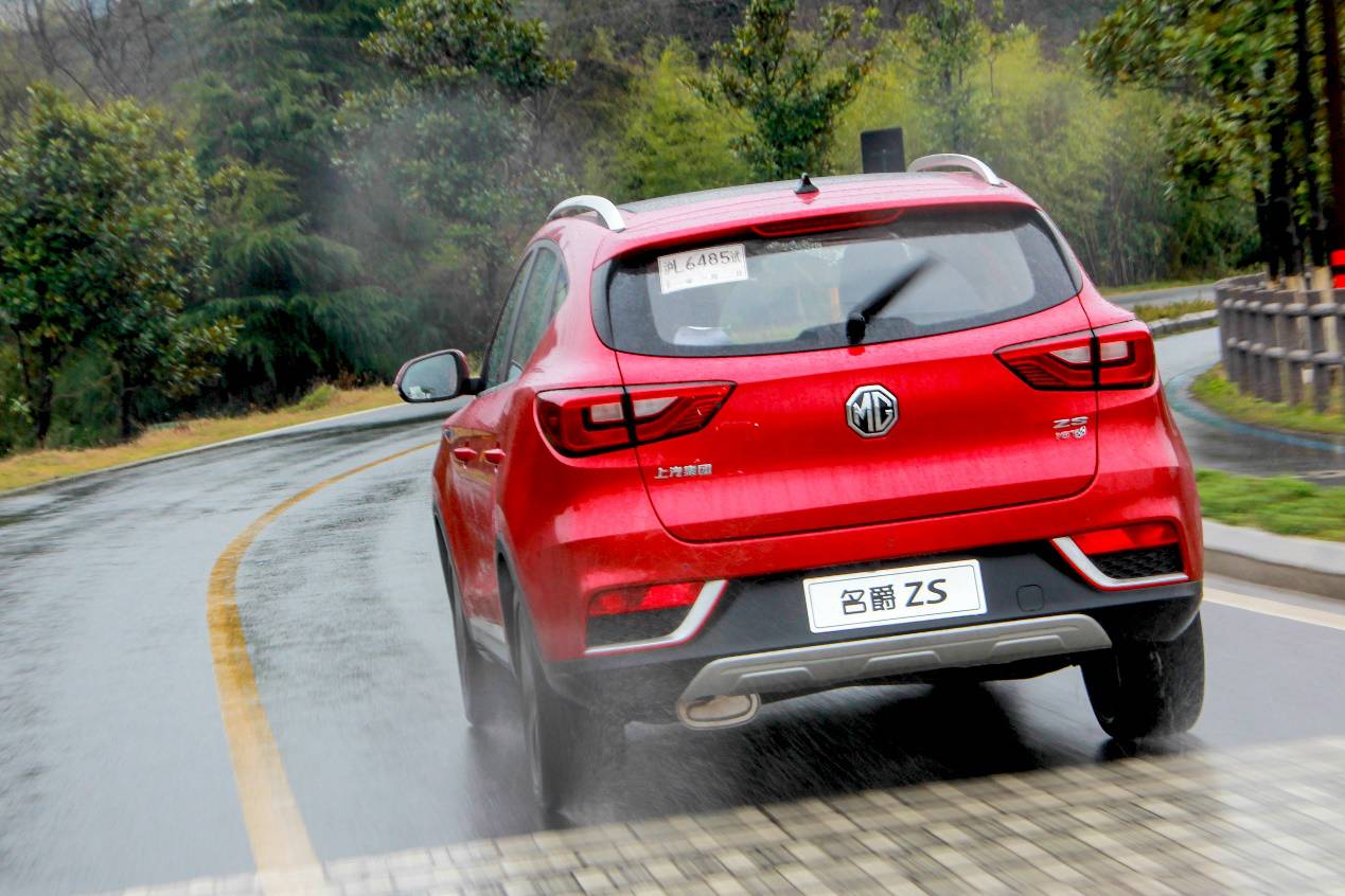 可自动泊车遥控车,名爵zs智能辅助驾驶