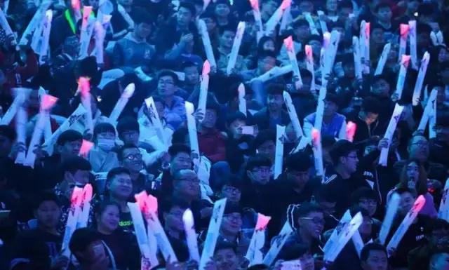 逆战NSLS2总决赛现场座无虚席，堪比演唱会