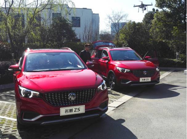 可自动泊车遥控车,名爵zs智能辅助驾驶