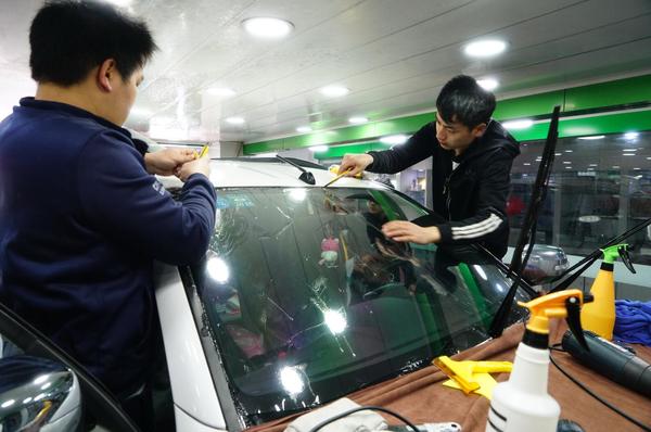 老司机汽车贴膜,老司机和你聊聊汽车贴膜那些事儿