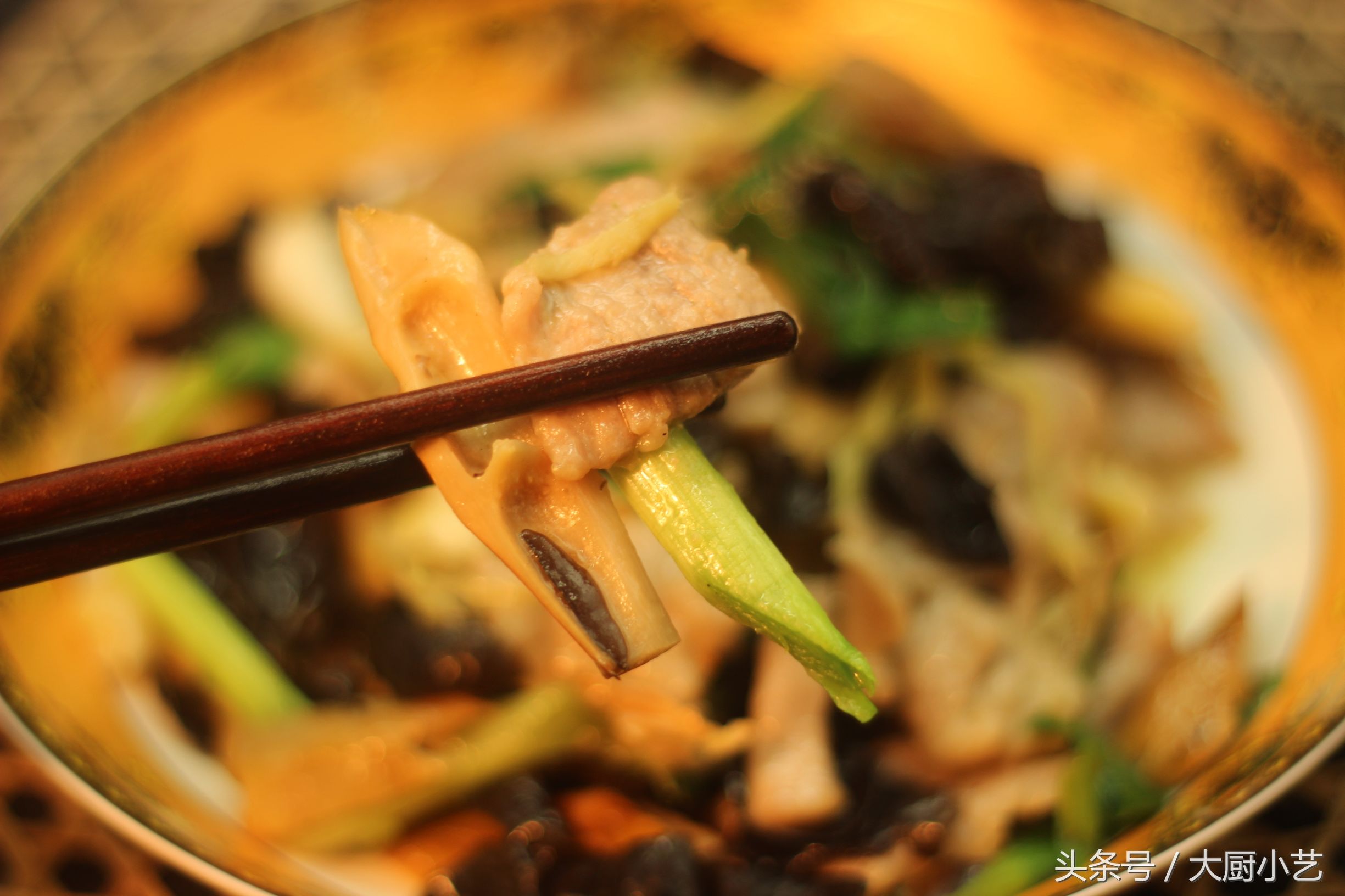 人老了长老年斑跟白斑,人老了长老年斑是什么原因