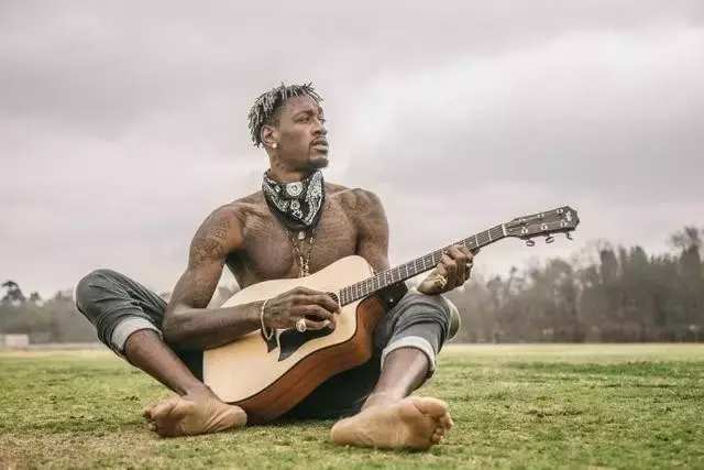 骑士新援，“诗人”拉里桑德斯到底何许人也？