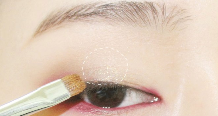 桃花妆眼妆技巧,桃花眼妆怎么打造