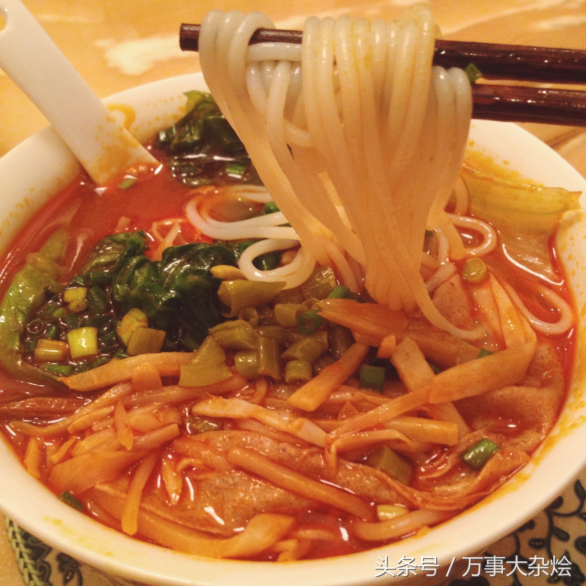 地域特色螺蛳粉,飘味香教你螺蛳粉做法