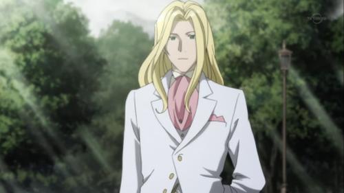 头发放下来和扎起来哪个更显年轻,头发放下来感觉帅多了