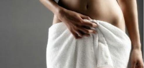 女人身上湿湿的怎么回事,女人身上总是湿湿的是怎么回事