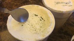 喜茶倒垃圾,花两个小时排队买喜茶