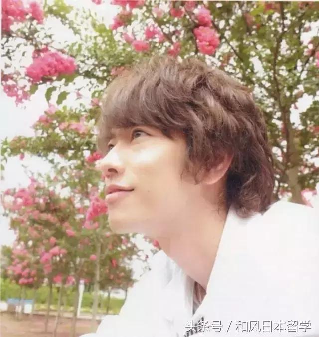 佐藤健生活中究竟是个什么样的人,佐藤健被评为最想拥有的容貌之一