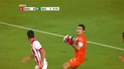 那些足坛精彩瞬间,梅西足球赛场上的搞笑瞬间