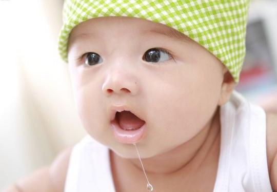 宝宝长牙总是流口水怎么办,宝宝爱流口水真的正常吗