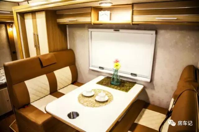 轻卡房车对比c型房车,大通房车c型单拓展房车