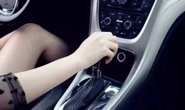 自动挡好开吗刚拿驾照,自动挡真的很好开吗