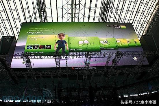 北京小南哥告诉你在超大屏幕进行游戏是一种什么感觉的体验！
