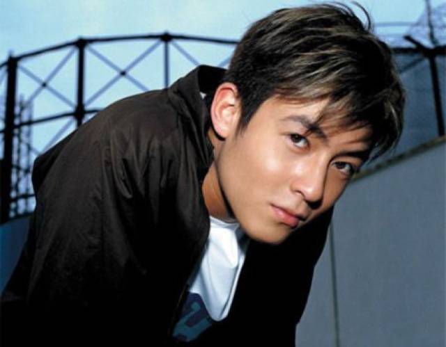 你们都在等秦舒培生孩子，而我却在关注CLOT悄悄上新