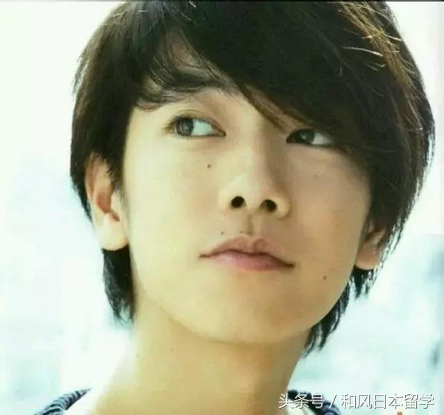 佐藤健生活中究竟是个什么样的人,佐藤健被评为最想拥有的容貌之一
