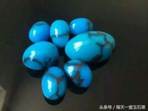 绿松石用酒精泡了一个晚上,绿松石清水洗后凉凉的立马就干了