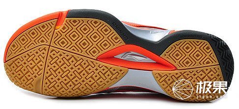 你从不注意的鞋底花纹,却成了乔丹科比封神的“秘密”