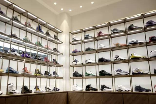 娼潵娼叮鏈嶉グ,娼潵娼叮绮惧搧绔ヨ姗辩獥