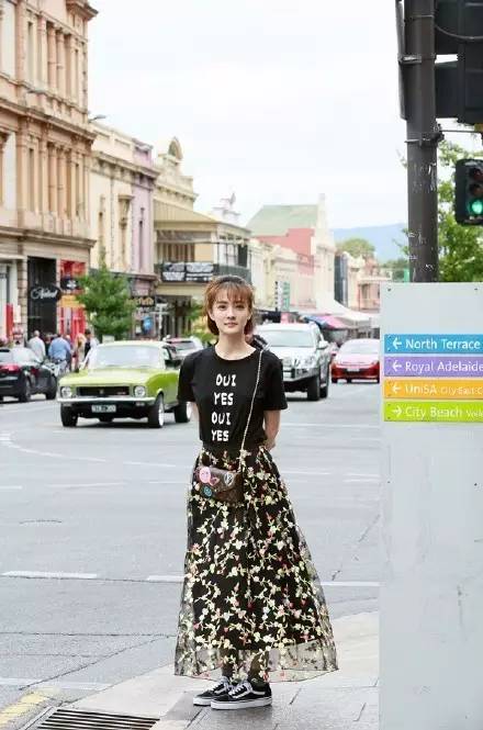 春天t恤最新款,春季t恤怎么穿比较好看