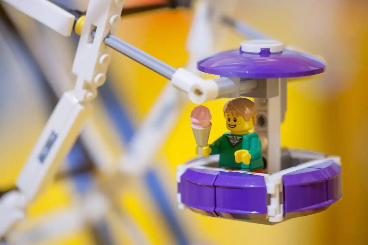 魔都开了大陆首家乐高授权专卖店,积木迷们都疯了!小申手把手,教你怎么买