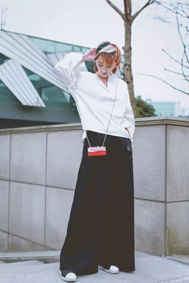 新款衬衫怎么穿都好看,中性风长袖衬衫穿搭