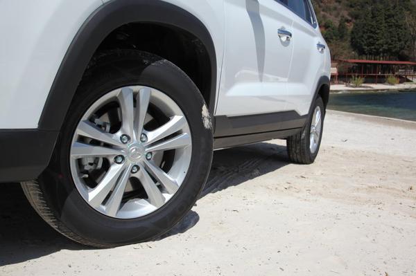 宋楠:甩开套路试驾1.3T北汽幻速S5