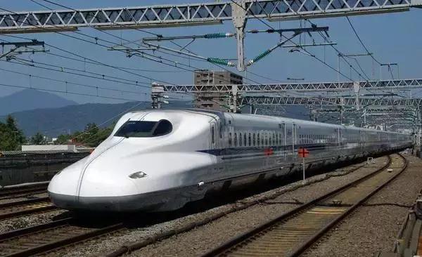 日本的高铁列车的样子,日本的高铁