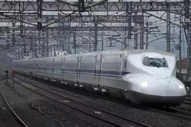 日本的高铁列车的样子,日本的高铁