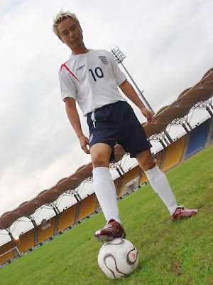 国足对阵韩国秒变脸,国足赢韩国万人合唱