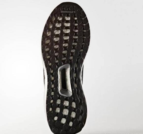 阿迪和耐克哪个质量好耐穿,阿迪达斯ultraboost和耐克飞马