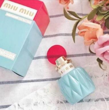 每个女人离不开香水,每个女人都离不开香水