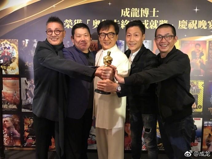 成龙和卢惠光同框,卢惠光成龙决裂