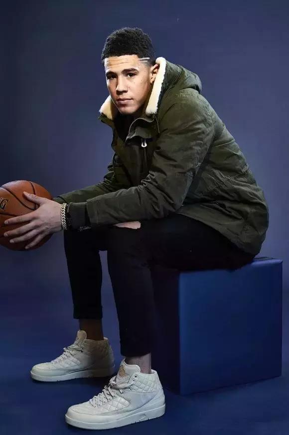 新秀布克格林共同穿过的鞋,布克70分球鞋