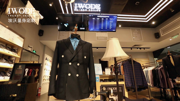 她只用五个字就爆出了定制服装的惊天秘密！