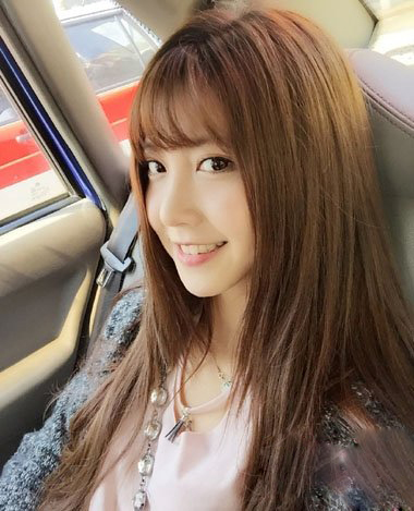 感觉直发也挺好看,直发也可以这么有质感