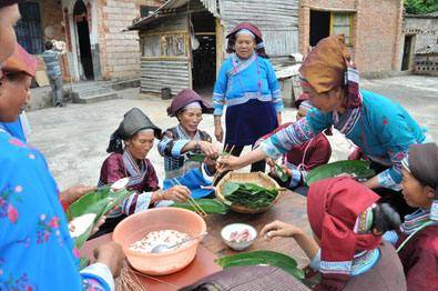 浜戝崡绾㈡渤娉歌タ缇庡コ,浜戝崡娉歌タ鍘跨編濂虫紓浜悧