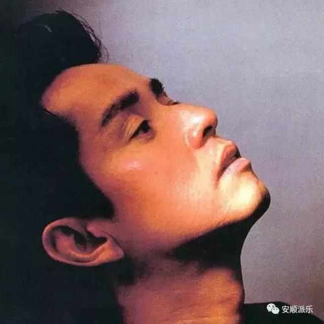 谭咏麟黄日华踢足球现场粉丝唱歌,谭咏麟黄日华参加活动