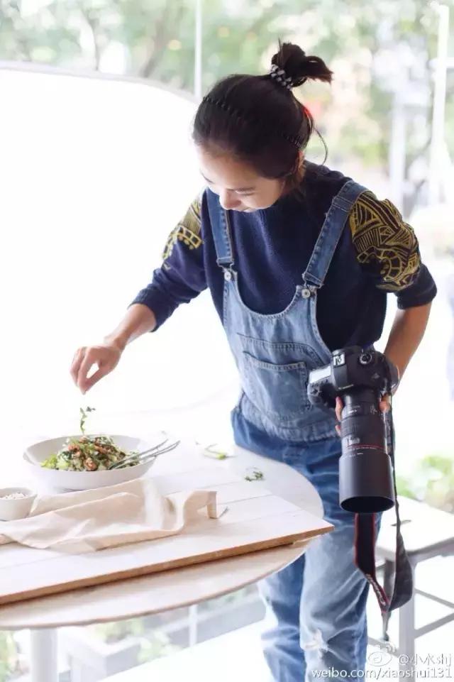 她是“成都第一私房菜美女老板”，与李易峰合作，和方大同录节目