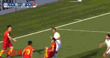 多个动图分析:国足丢球过程+吴曦受伤被迫换下场