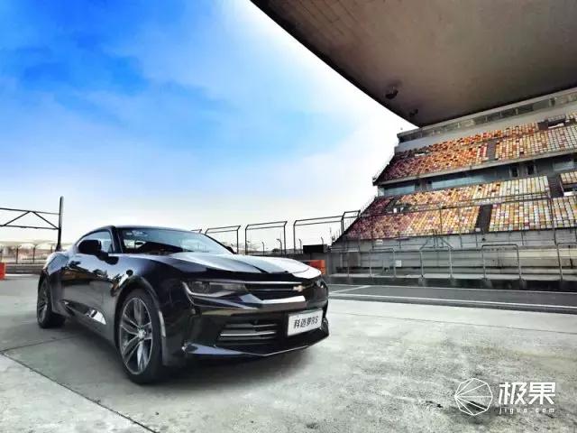 上海f1赛道体验价格,大黄蜂科迈罗敞篷版驾驶体验