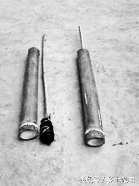 三秒做个最简单的竹子水枪,童年水枪做玩具