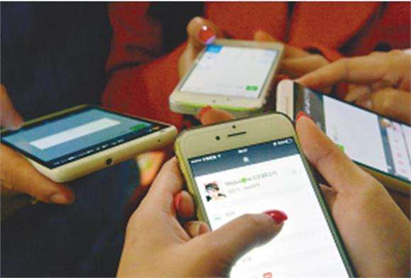 承认吧,你只喜欢朋友圈的那个TA