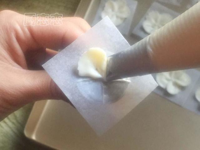 蛋糕裱花零基础教程新手,蛋糕裱花入门教程新手