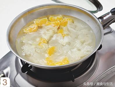 这道银耳汤润肺止咳，入口即化，简单易做，人人爱喝