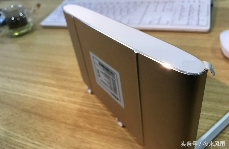 用了这台千兆路由，隔壁老王大哥270平的别墅都不要买路由器了