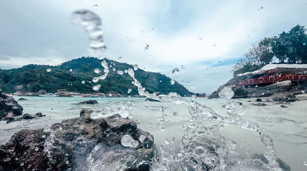 每当海岛又下起了雨赏析,每当海岛又下起了雨小说