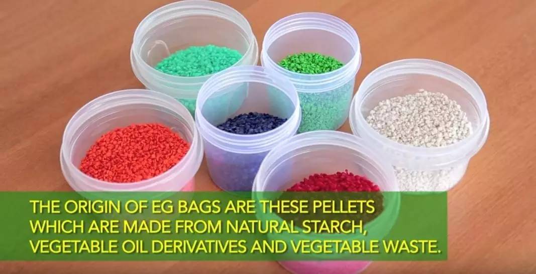 这个从垃圾山中成长起来的印度小伙,为了拯救环境,发明了一款可以吃的塑料袋