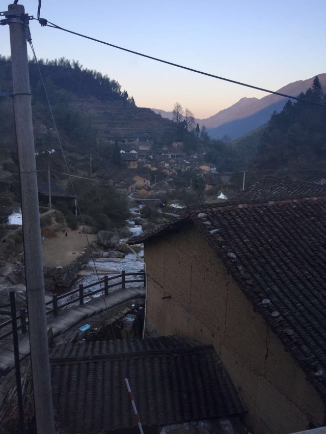 远山如黛原诗,远山如黛什么意思