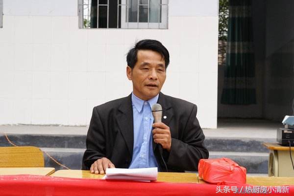 村书记不干了去加盟了个米高林铁板厨房，他是怎么想的呀